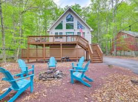 Family Home with Private Hot Tub in Arrowhead Lake!, pet-friendly hotel in Pocono Lake
