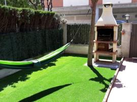 Casa en Malgrat, cerca de la playa, hotel en Malgrat de Mar