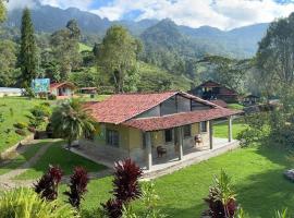 Cabaña La Casona en Parque Natural Ecocenter、San Antonio del Tequendamaの別荘