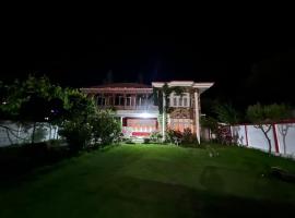 Summit guest house: Skardu şehrinde bir otel