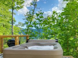 Reclusive Mountaintop Escape with Stunning Views!, hotel in Busick
