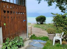 Chalet cosy au bord du lac, cabin nghỉ dưỡng ở Portalban- Dessous