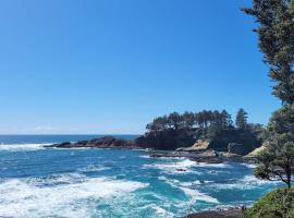 Ocean Front Condo, Walk to Everything! Whale Watcher's Point, condo in Depoe Bay