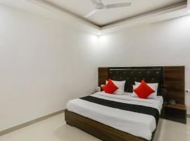 OYO 63355 Glorify Hotel, hotell i Kālkāji Devi