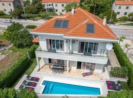 Villa Barbara-Kastela with heated pool