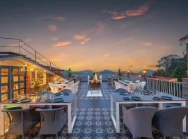 Hotel Wood Stock Luxury - A Boutique Property - Penthouse - Open Air Restaurant & Terrace