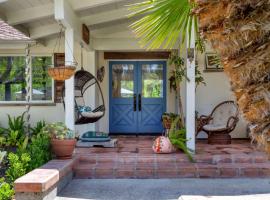 Lone Jack House- Private gated home Pool Spa & BBQ, vila v destinaci Encinitas