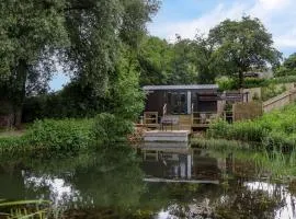 The Shepherds Hut at Bridge Lake Farm & Fishery