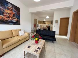 AVRA COZY APARTMENT Agioi Apostoloi Chania: Daratso şehrinde bir otel