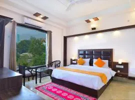 Hotel LA Riqueza - The Heritage - Near to Triveni Ghat