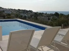Meerblick, Apartment in Villa mit Terrasse, Pool und kostenlosen WLAN neu renoviert