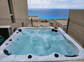 Palase Four C Jacuzzi apartment 157-D GC, hotel v mestu Llogara