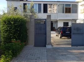 Pomegranates & Olives Guesthouse, hostal o pensió a Durrës