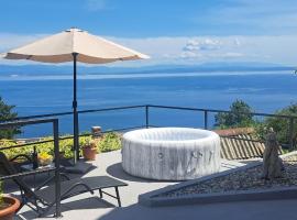 Villa Sentia with jacuzzi & spectacular seaview, hotell Opatijas