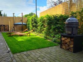 Luxe Hottub Huisje Bij het Veen op de rand van het Bargerveen Drenthe，位于Weiteveen的带热水浴缸的酒店