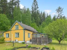 Cozy Home In Trans With Kitchen