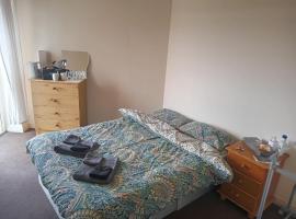 Room for rent in Waterford City, Ireland, отель в городе Уотерфорд