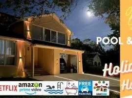 Heated toilet seat - Air Conditioning- Hot Tub Spa - Dryer - Electrical BBQ Grill - Pool - Arcade Games at Golden Swan Holiday House