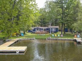 Waterfront Cottage - Fireplace - Kawartha, hotel u gradu Lakefield