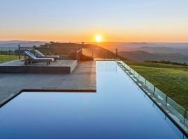 Beolite Retreat - Stunning Pool - Luxury Farm stay, hotel i Barwite