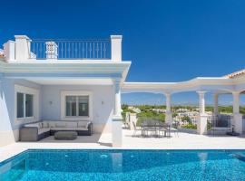Holiday villa with private pool, hotel u gradu 'Loulé'