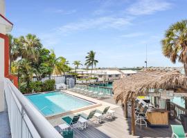 Downtown Waterfront 2x2 Dock & Pool Pet-Friendly, hotell i Key West