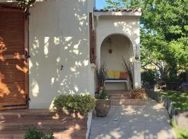 Maison T2 Climatisée avec petit jardin dans impasse calme