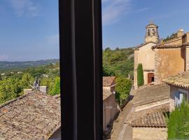 Lovely views in secret Provence, goedkoop hotel in Joucas