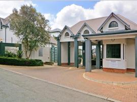 Black Olive Haven, hotel with pools in Fourways