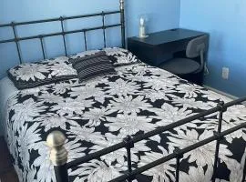 Marine Dr Station Room in a House