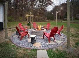 ENTERTAINMENT GALORE! LUXURIOUS Property, SPECTACULAR & PEACEFUL SETTING, GREAT LOCATION, CLOSE TO MAJOR ATTRACTIONS!!