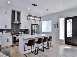 H&H New Built 2023 Hidden Gem Heart of OC 3 Queen Beds, caba&ntilde;a o casa de campo en Westminster