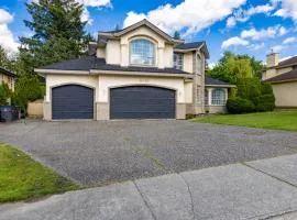 Cozy 6-Bedroom Family Home Near Guildford Mall