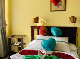 Dos Hemisferios, hotel with parking in Quito