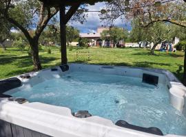 Olive Garden 2, hotel in Peroj