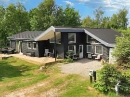 8 person holiday home in Storvorde, hotell i Storvorde
