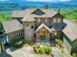 The King Of The Mountain - 6617 Sq Ft sleeps 22 amazing mountain views, Private Indoor Pool