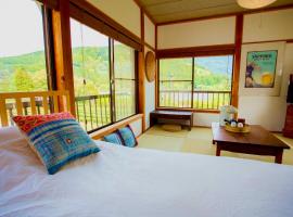 一棟貸し宿 Kanata Riverview House, khách sạn ở Kawanehon