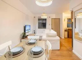 Coastal Inspired 2BR Condo I Fast Wi-Fi I Near BGC