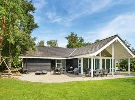 Beautiful Home In Væggerløse With Sauna