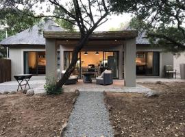 Mabalingwe Luxurious Stay with Travelsome, hótel í Warmbaths