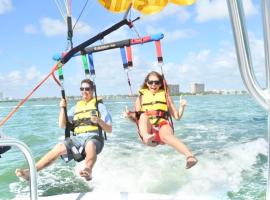 The Fort Lauderdale Hostel- Women and Men- Dorms - WiFi - Parking - 3 Miles to the Beach, Hotel in Fort Lauderdale