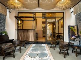 HemTouch House: Ho Chi Minh Kenti şehrinde bir otel