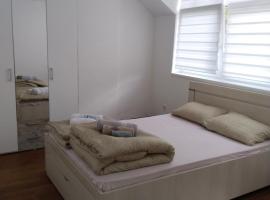 Sandra apartmani 4, hotel in Vršac