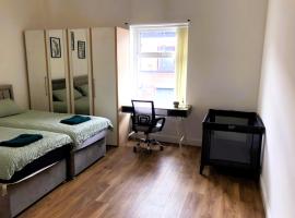 Dzīvoklis Newly renovated 3 Ensuite bedroom house in bury, 5 people pilsētā Barija