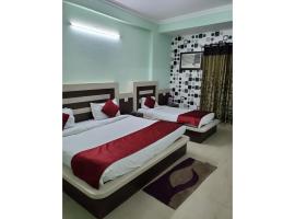 Hotel Rakhee Palace Katra – hotel w mieście Katra