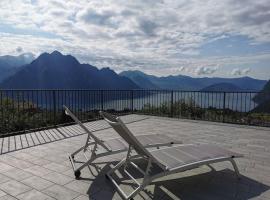 La Grande Terrazza, hotel v destinaci Solto Collina