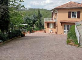 Villa Iris Suvera Chianti, hotel in Ponte A Bozzone