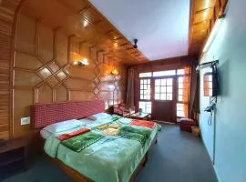 GRG Hotel Radha Continental Nainital Near boat house club 500m -