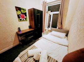 Boxroom SB Hatfield RD, hotel v destinaci Bolton